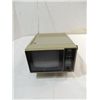 Image 1 : VINTAGE 5" TOTEVISION PORTABLE TV/AM/FM BATTERY OP