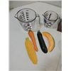 Image 2 : cONTEMPORARY ASSORTED LOT PLASTIC UTILITY ITEMS:
