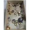 Image 1 : LOT 24 LADYS JEWELRY: RINGS, BRACELETS, 1 INGERSOL