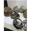 Image 2 : LOT 14 VINTAGE FAUX TIGER & LEPARD SKIN LADYS HATS