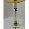 Image 2 : VINTAGE 28"H MARBLE & BRASS END TABLE LIGHT
