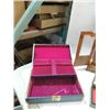 Image 4 : LOT 6 VINTAGE LADY'S JEWELRY BOXES (EMPTY), 1 WOOD