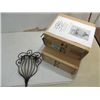 Image 1 : LOT 2 GLASS & WROUGHT IRON WALL MOUNT VASES