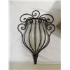 Image 2 : LOT 2 GLASS & WROUGHT IRON WALL MOUNT VASES