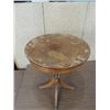 Image 2 : 22"DX27"H MAHOGANY VINTAGE END TABLE