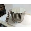 Image 2 : LOT 4 OCTAGON BLACK & WHITE CHECKED HAT BOXES