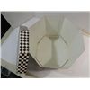 Image 3 : LOT 4 OCTAGON BLACK & WHITE CHECKED HAT BOXES