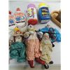 Image 2 : LOT 10 (5) CIRCUS CLOWN DOLLS (2 ARE MUSICAL) & 2