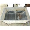 Image 2 : ANTIQUE PRESSED ROLLER METAL DOUBLE WASH BASIN