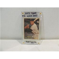 1957 TOPPS #10 BASEBALL PLAYER CARD WILLIE MAYS