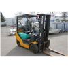Image 2 : 2008 KOMAT'SU 20 3 STAGE 4000LBS MODEL FG20ST-16 PROPANE FORKLIFT