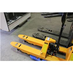 YELLOW 5500 LB SHORT FORK PALLET JACK