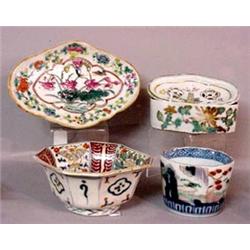 FOUR PIECES OF ORIENTAL PORCELAIN