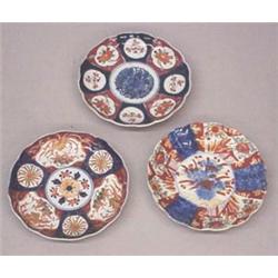 GROUP OF THREE IMARI PLATES