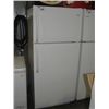 Image 1 : FRIGIDAIRE 2 DOOR WHITE FRIDGE - PLUGGED IN AND WORKING