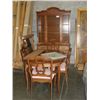 Image 1 : 9PC DINING ROOM SUITE; TABLE WITH 2 LEAVES, 4 CHAIRS AND LIGHTED BUFFET AND HUTCH