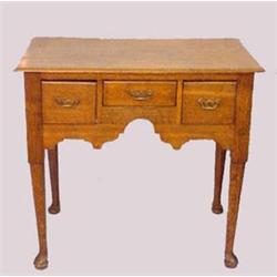 ENGLISH QUEEN ANNE STYLE DRESSING TABLE