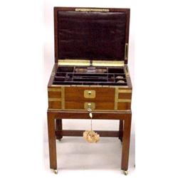 FINE ENGLISH TRAVELING BOX