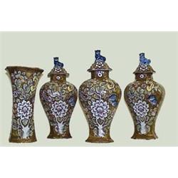 FOUR PORCELAIN PIECES IN THE ORIENTAL STYLE