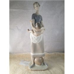LLADRO 'MOTHERHOOD" #4575 RETIRED FIGURINE