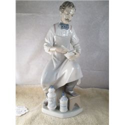 LLADRO "PHARMACIST" #4844 RETIRED FIGURINE