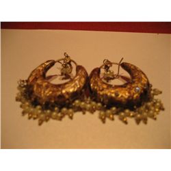 COSTUME JEWELEY GOLD COPPER TONE EARRINGS W/ DANGLE BEADS