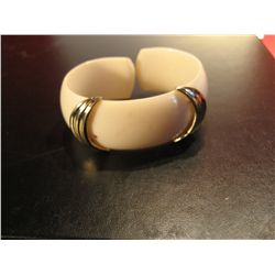 COSTUME JEWELRY VINTAGE PLASTIC CUFF BRACELET SILVER TONE