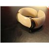 Image 2 : COSTUME JEWELRY VINTAGE PLASTIC CUFF BRACELET SILVER TONE
