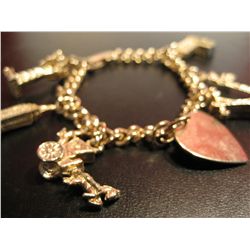 COSTUME JEWELRY GOLD TONE BRACELET WITH CHARMS