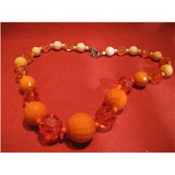 COSTUME JEWELRY VINTAGE ORANGE & WHITE BEADED NECKLACE