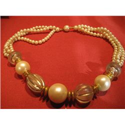 COSTUME JEWELRY VINTAGE PEARL STYLE BEADED NECKLACE