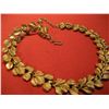 Image 1 : COSTUME JEWELRY GOLD TONE LEAF DESIGN VINTAGE NECKLACE