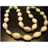 Image 1 : COSTUME JEWELRY VINTAGE WHITE BEADED NECKLACE