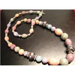 COSTUME JEWELRY MULTI COLORED BEADED NECKLACE