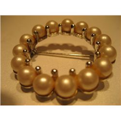 COSTUME JEWELRY PEARL BEADED STYLE BROOCH