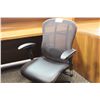 Image 2 : BLACK MESHBACK TASK CHAIR