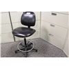 Image 2 : BLACK VINYL PROGRAMER CHAIR