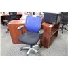Image 2 : BLUE AND BLACK MESH BACK TASK CHAIR