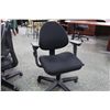 Image 3 : BLACK ADJUSTABLE ARM TASK CHAIR