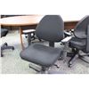 Image 2 : BLACK ADJUSTABLE ARM TASK CHAIR