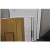 Image 2 : LARGE LOT OF WHITE BOARDS AND CORK BOARDS