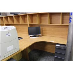HONEY MAPLE CORNER COMPUTER DESK/ HUTCH