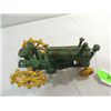 Image 2 : VINTAGE CAST IRON JOHN DEERE OP FARM TRACTOR