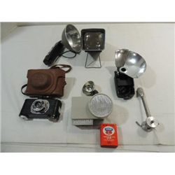 LOT 6 VINTAGE PHOTOGRAPHY EQUIPMENT: ARGUS 35MM