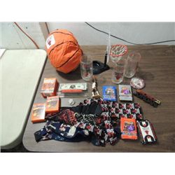 CHICAGO BULL COLLECTIBLES: MENS TIES, PLAYER CARDS