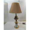 Image 1 : VINTAGE 28"H SOLID BRASS QUALITY END TABLE LIGHT