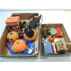 LOT 20 HOLLOWEEN TABLE DECORATIONS: 4 CERAMIC PUMP