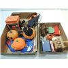 Image 1 : LOT 20 HOLLOWEEN TABLE DECORATIONS: 4 CERAMIC PUMP