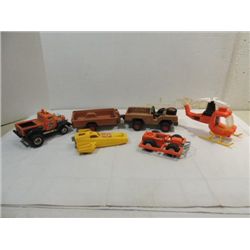 LOT 6 (5) VINTAGE FISHER-PRICE TOY VEHICLES: JEEP,