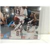 Image 2 : 8X10 BASKETBALL PHOTO AUTOGRAPHED MICHAEL JORDAN